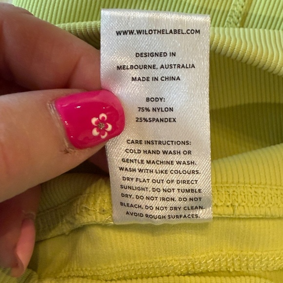 Wilo The Label Lime Green Ruched Bottom Capri Leggings 45348 - Picture 9 of 10